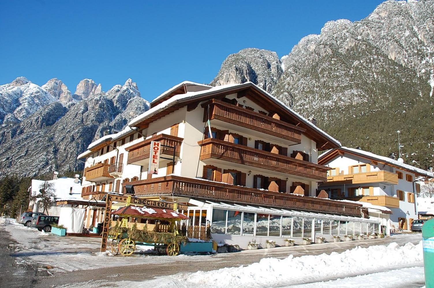 Albergo Ristorante Cacciatori เอารอนโซ ดิ คาโดเร ภายนอก รูปภาพ