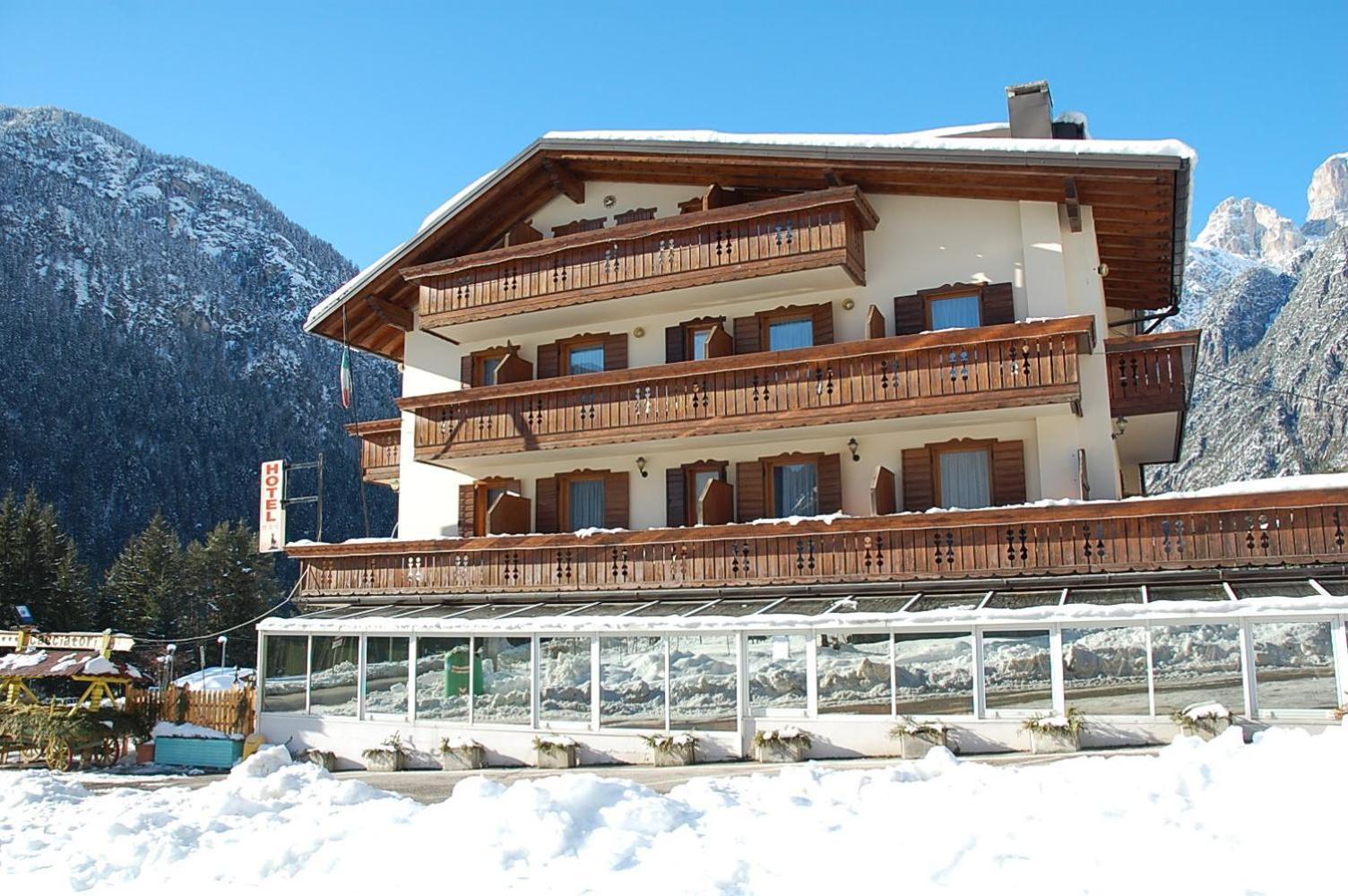 Albergo Ristorante Cacciatori เอารอนโซ ดิ คาโดเร ภายนอก รูปภาพ
