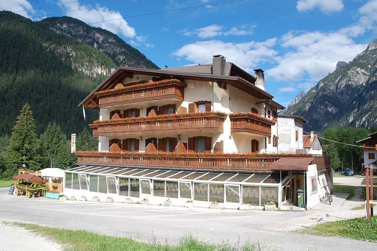 Albergo Ristorante Cacciatori เอารอนโซ ดิ คาโดเร ภายนอก รูปภาพ